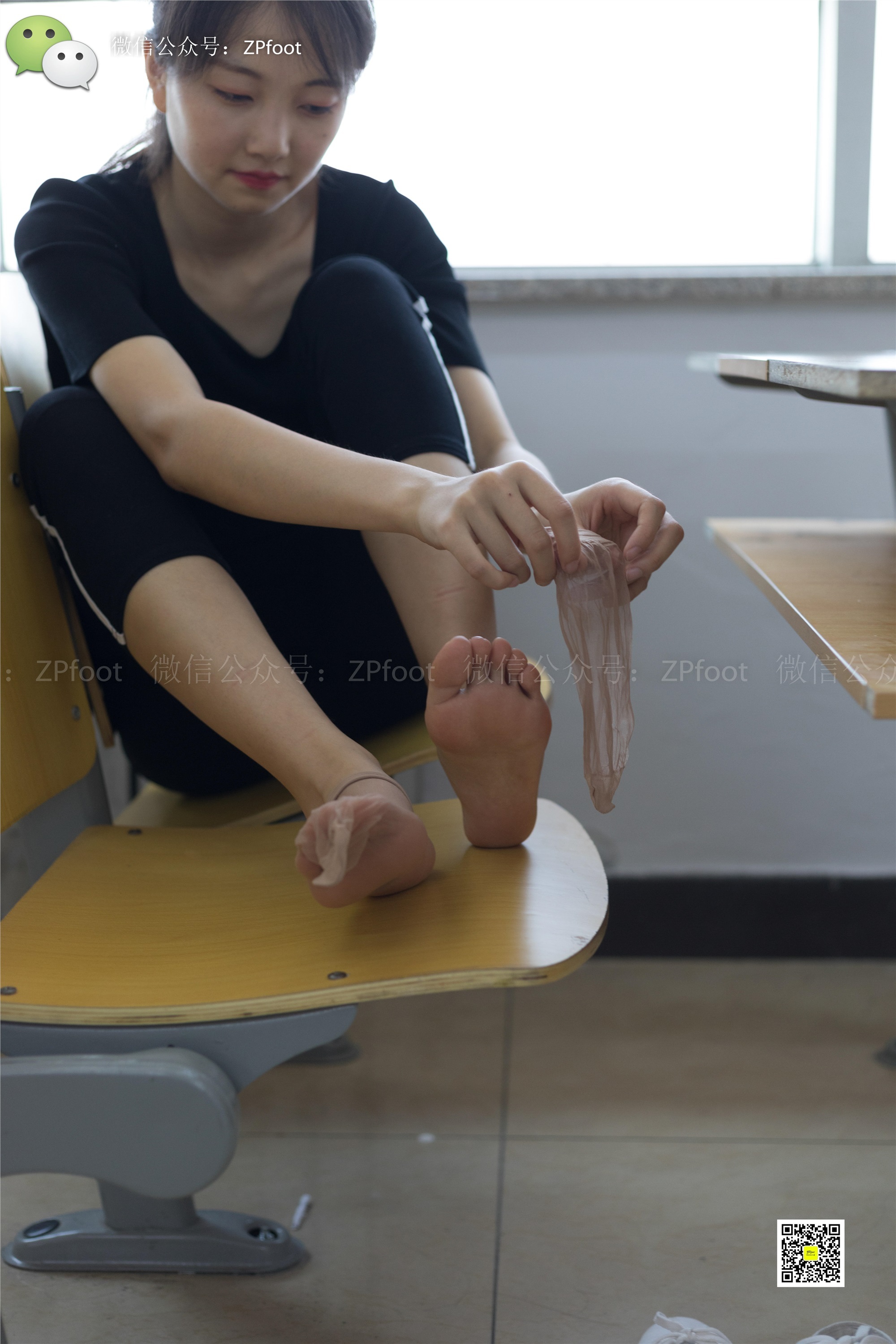 LSS Camellia Photography No.004 Classroom Short Filament Bare Foot